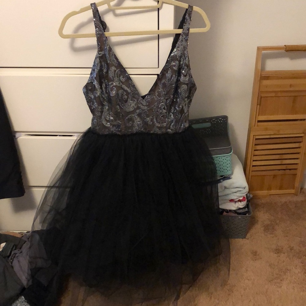 Allison Paris size 6 party dress